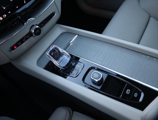 2025 Volvo XC60 Plug-In Hybrid T8 Ultra