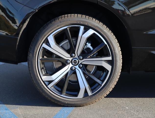 2025 Volvo XC60 Plug-In Hybrid T8 Ultra