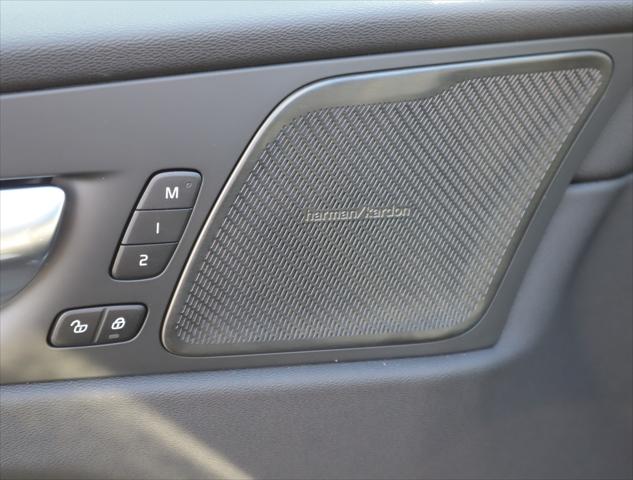 2025 Volvo XC60 Plug-In Hybrid T8 Ultra