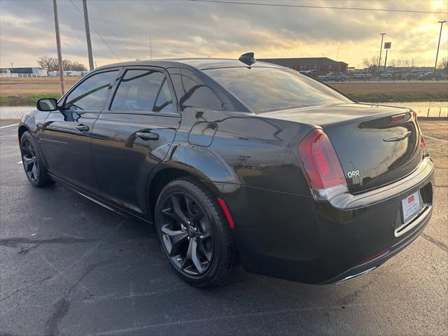 2022 Chrysler 300 Touring L