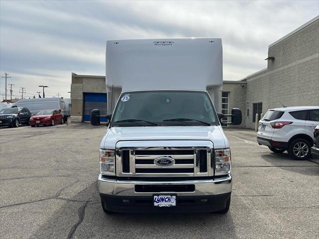 2025 Ford E-350 Cutaway Base