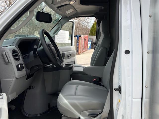 2025 Ford E-350 Cutaway Base