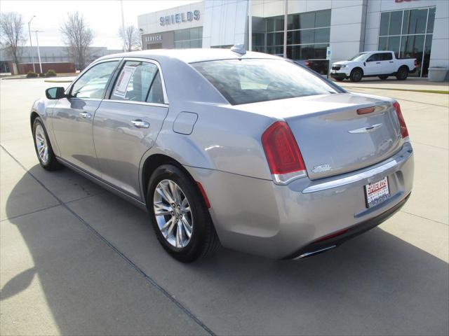 2016 Chrysler 300C Base
