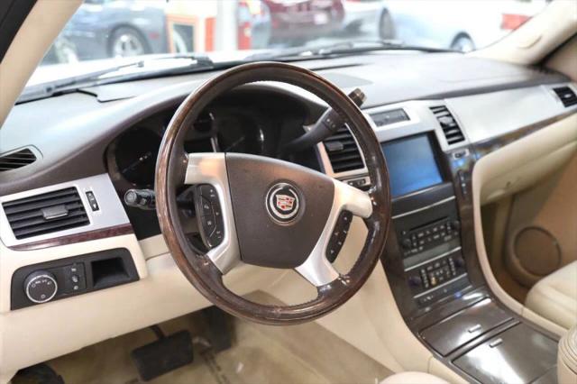 2007 Cadillac Escalade Standard