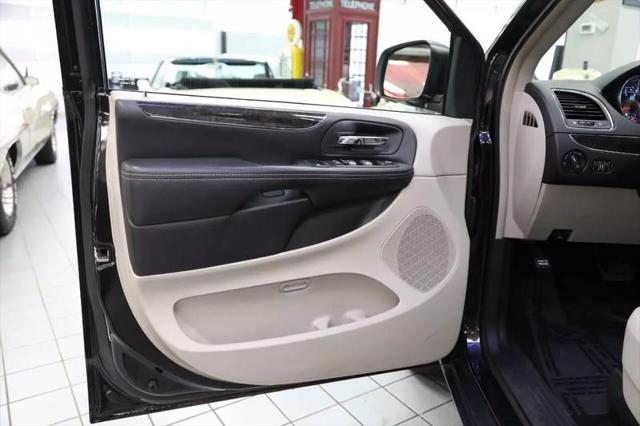 2014 Chrysler Town & Country Touring
