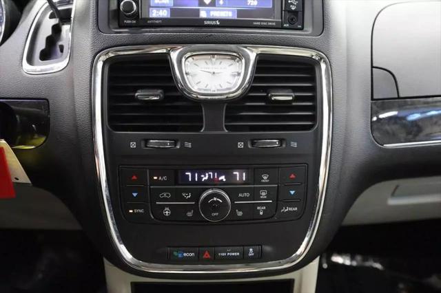 2014 Chrysler Town & Country Touring