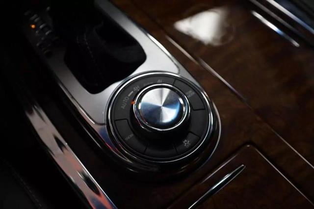 2017 INFINITI QX80 Sport Utility 4D