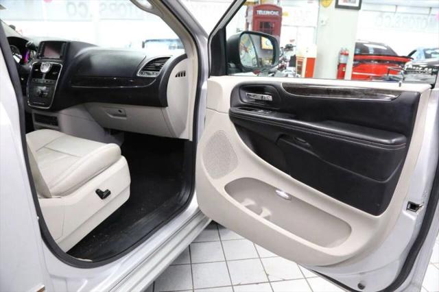 2011 Chrysler Town & Country Touring-L