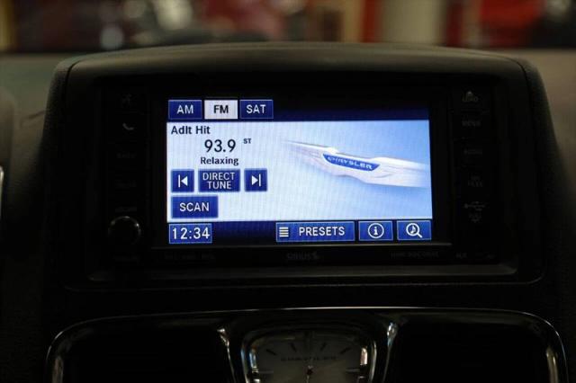 2011 Chrysler Town & Country Touring-L