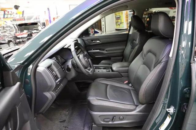 2023 Nissan Pathfinder SL 4WD