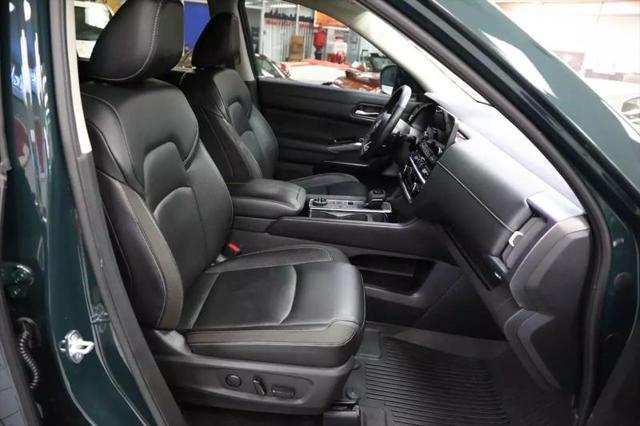 2023 Nissan Pathfinder SL 4WD
