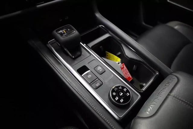2023 Nissan Pathfinder SL 4WD