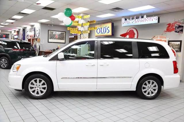 2016 Chrysler Town & Country Touring