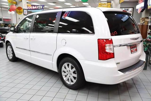 2016 Chrysler Town & Country Touring