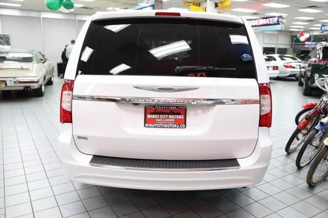 2016 Chrysler Town & Country Touring