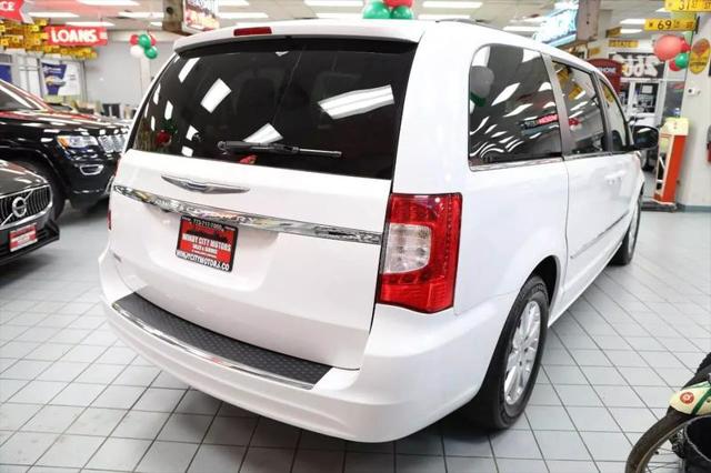 2016 Chrysler Town & Country Touring