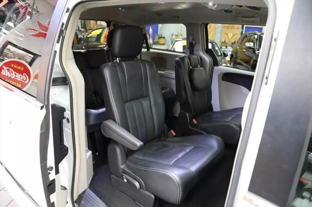 2016 Chrysler Town & Country Touring