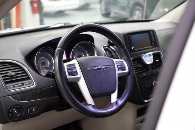 2016 Chrysler Town & Country Touring