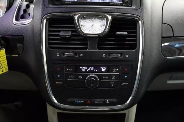 2016 Chrysler Town & Country Touring