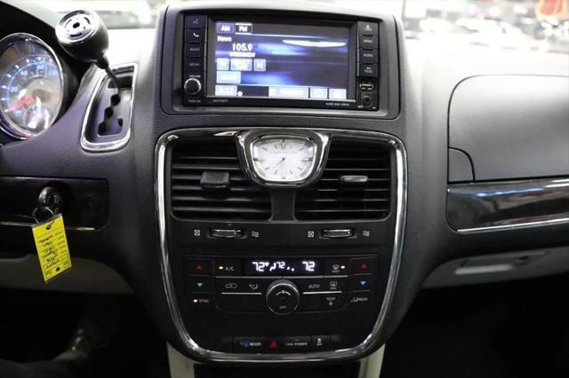 2016 Chrysler Town & Country Touring