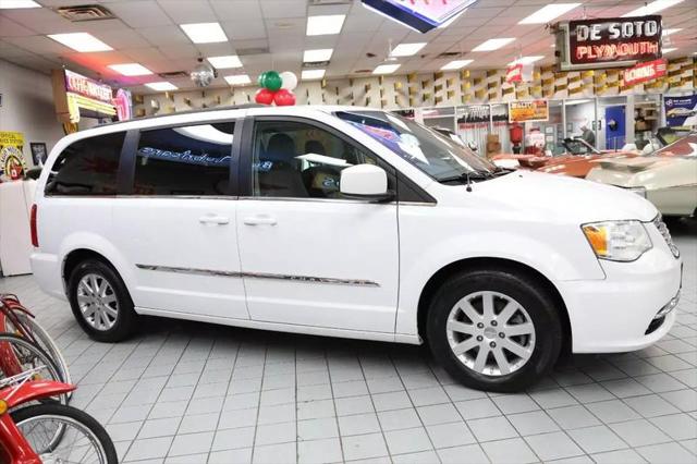 2016 Chrysler Town & Country Touring