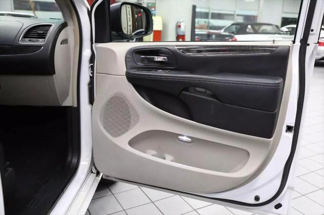 2016 Chrysler Town & Country Touring