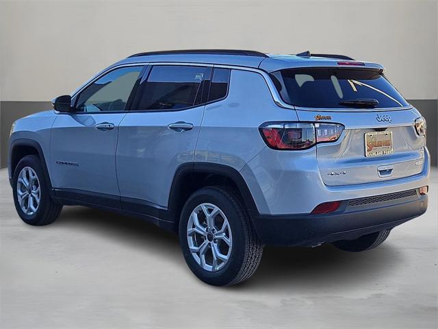 2025 Jeep Compass COMPASS LATITUDE 4X4