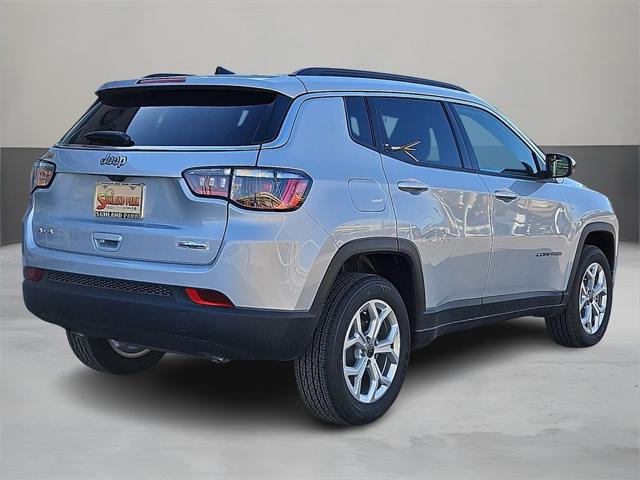2025 Jeep Compass COMPASS LATITUDE 4X4