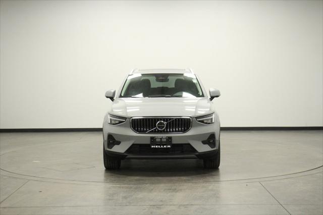 2025 Volvo XC40 B5 Plus Bright Theme