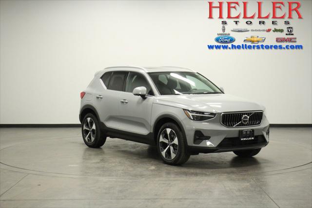 2025 Volvo XC40 B5 Plus Bright Theme