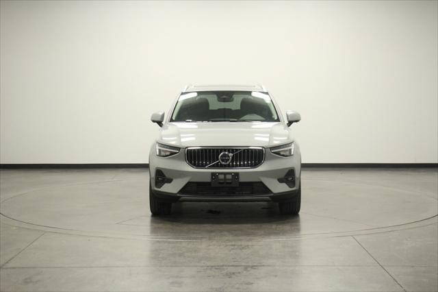 2025 Volvo XC40 B5 Plus Bright Theme