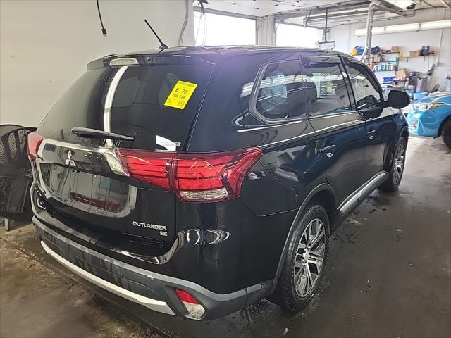 2016 Mitsubishi Outlander SE 2