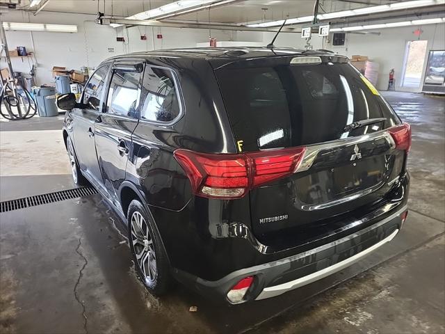 2016 Mitsubishi Outlander SE 3