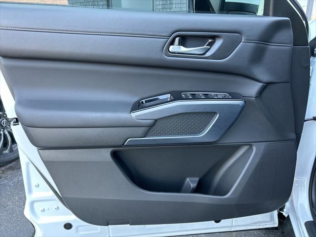 2025 Nissan Pathfinder SL FWD