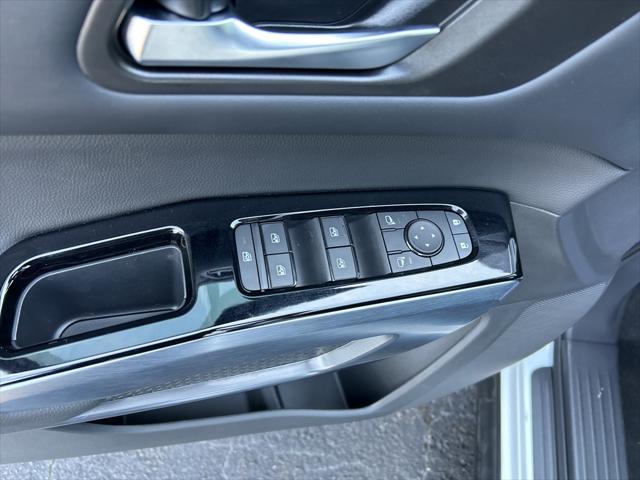 2025 Nissan Pathfinder SL FWD