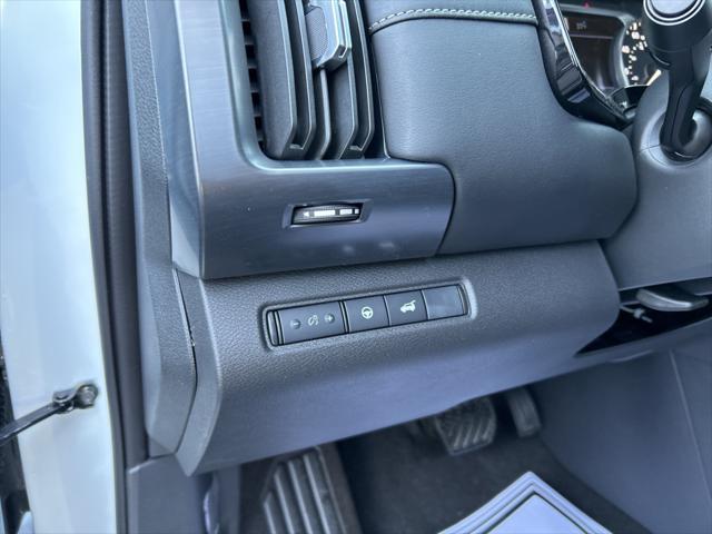 2025 Nissan Pathfinder SL FWD