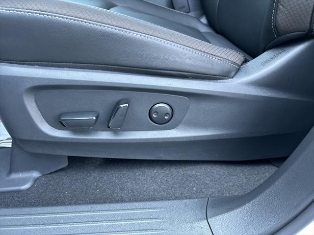 2025 Nissan Pathfinder SL FWD