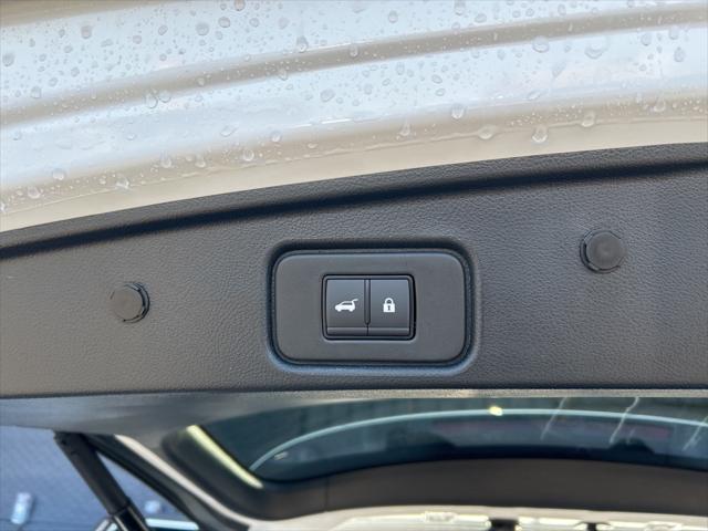 2025 Nissan Pathfinder SL FWD