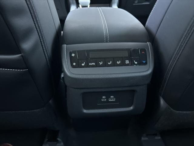 2025 Nissan Pathfinder SL FWD