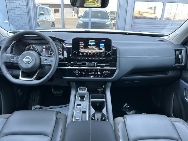 2025 Nissan Pathfinder SL FWD