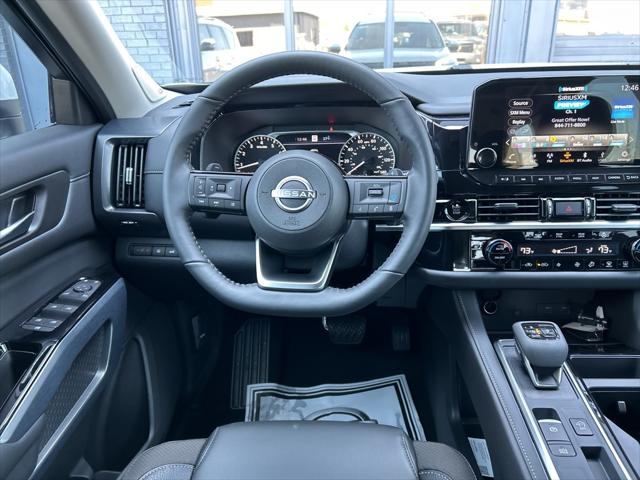 2025 Nissan Pathfinder SL FWD