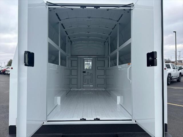 2024 GMC Savana Cutaway Work Van