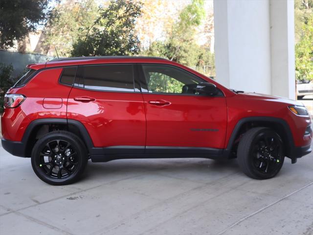 2025 Jeep Compass COMPASS LATITUDE 4X4