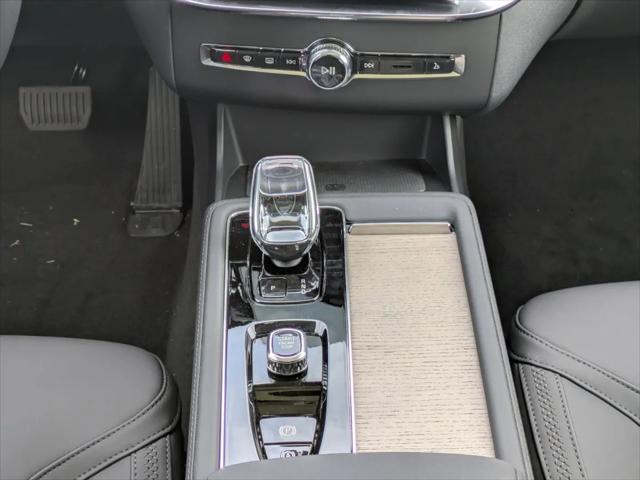 2025 Volvo XC90 Plug-In Hybrid T8 Core 7-Seater
