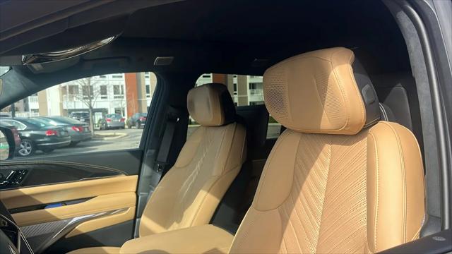 2025 Cadillac Escalade Luxury 2