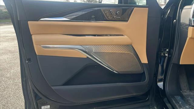 2025 Cadillac Escalade Luxury 2