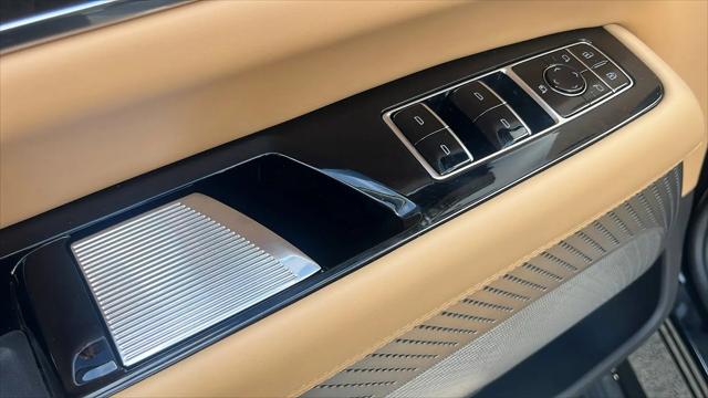 2025 Cadillac Escalade Luxury 2