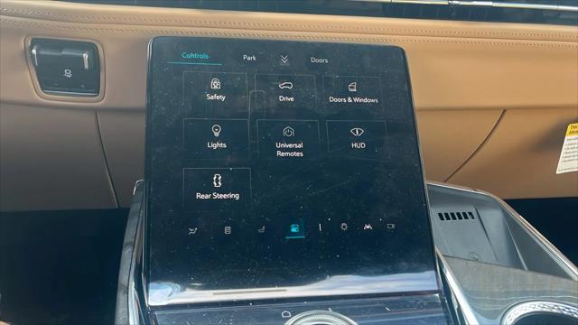 2025 Cadillac Escalade Luxury 2