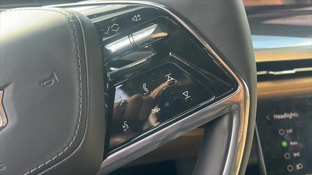 2025 Cadillac Escalade Luxury 2