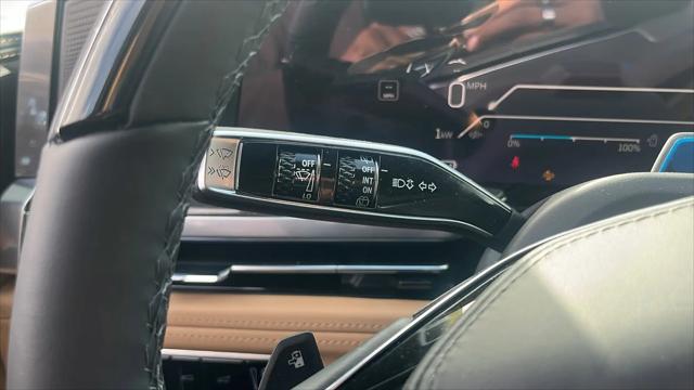 2025 Cadillac Escalade Luxury 2